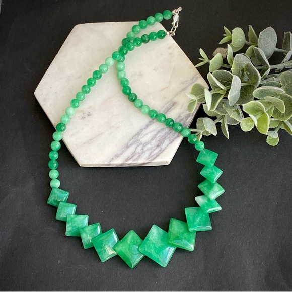 Green Jade Necklace Earring Set Handmade Gemstone Jewelry - Picture 5 of 9